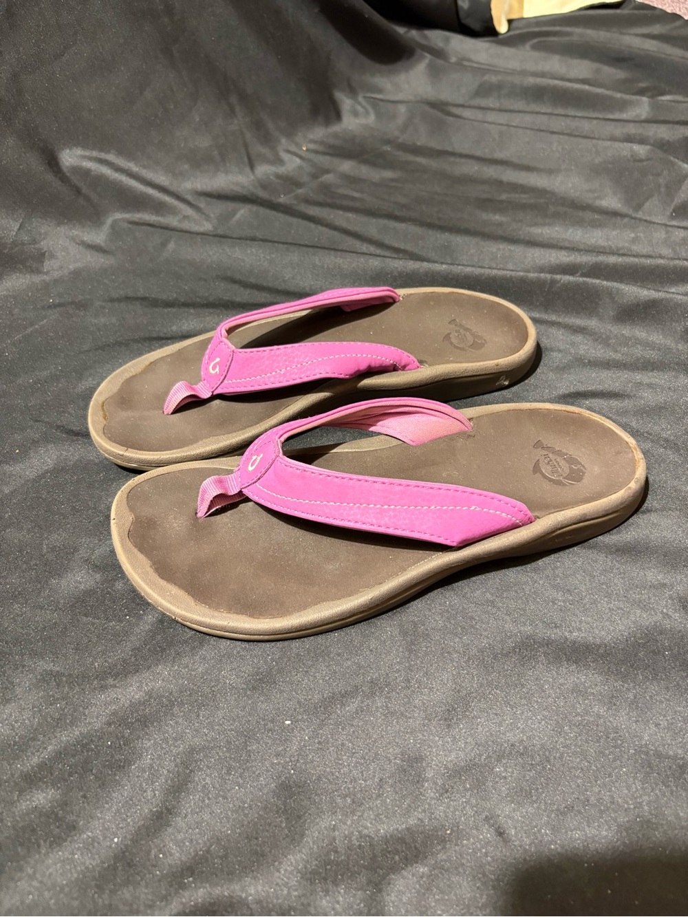OluKai Women's Pink Fabric Strap Flip Flops with Brown Footbed